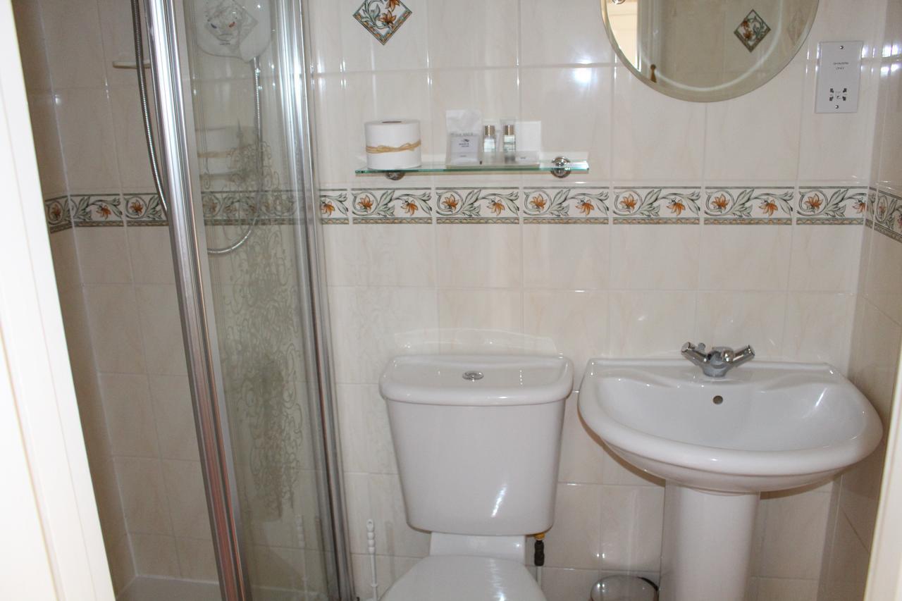 Laurels Guesthouse Witney Buitenkant foto