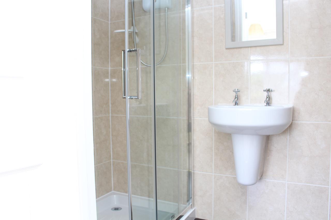 Laurels Guesthouse Witney Buitenkant foto